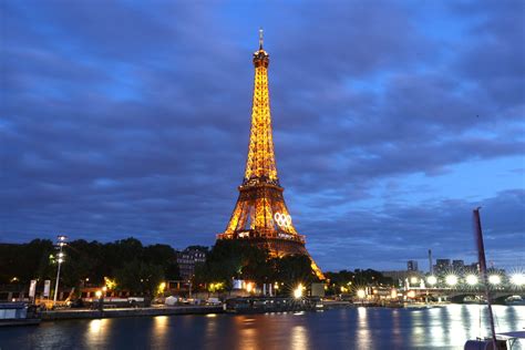 2:30 pm paris time|Paris, France to Manila, Philippines .